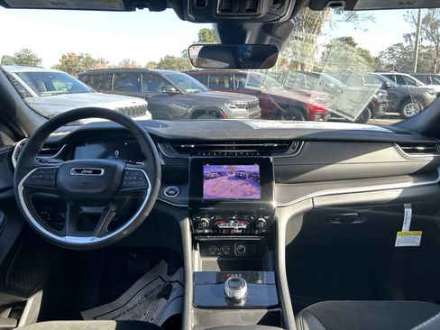 New 2025 Jeep Grand Cherokee Altitude image 59