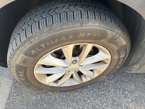 Used 2017 Kia Sorento LX image 3