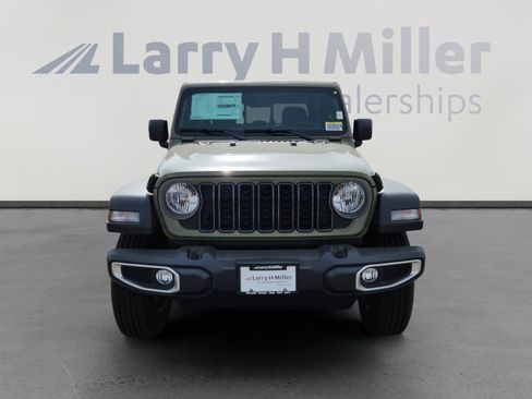 New 2026 Jeep Gladiator Sport AWD/4WD image 9