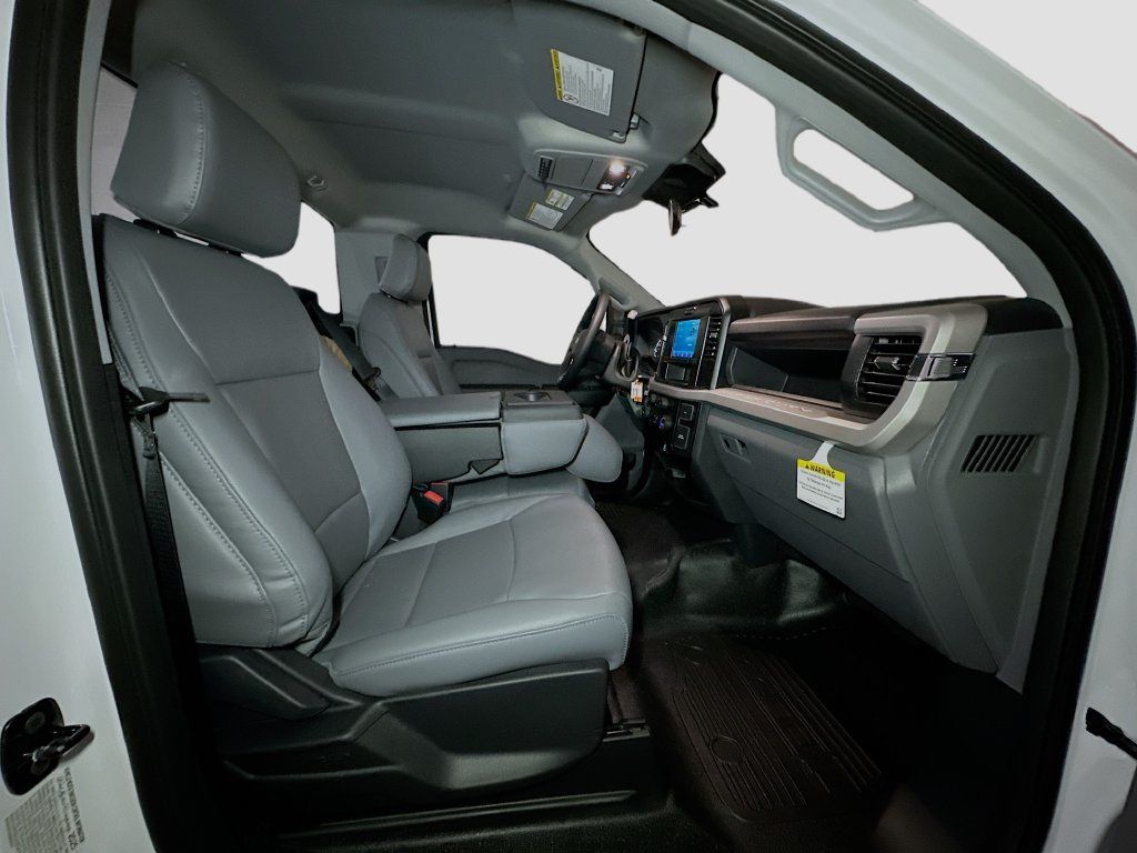 New 2026 Ford F550 4x4 Regular Cab Super Duty image 27