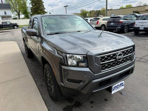 Used 2022 Nissan Frontier SV w/ Technology Package AWD/4WD image 11