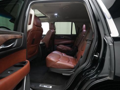 Used 2019 Cadillac Escalade Premium Luxury image 16