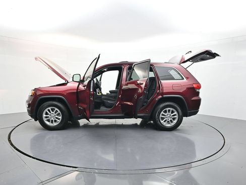 Used 2018 Jeep Grand Cherokee Laredo RWD image 34