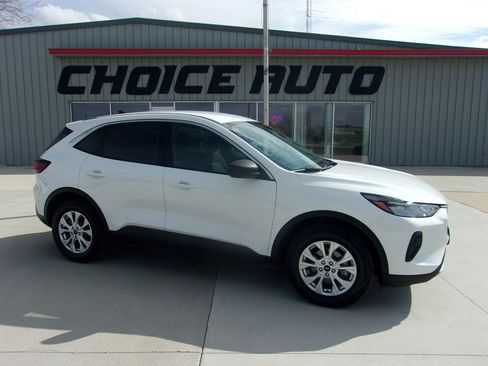 Used 2024 Ford Escape Active AWD/4WD image 2