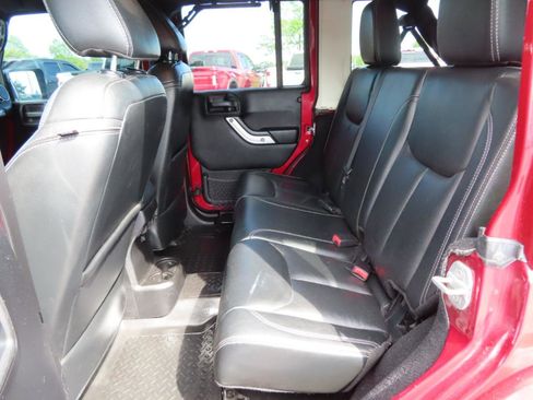 Used 2013 Jeep Wrangler Unlimited Rubicon w/ Dual Top Group AWD/4WD image 39