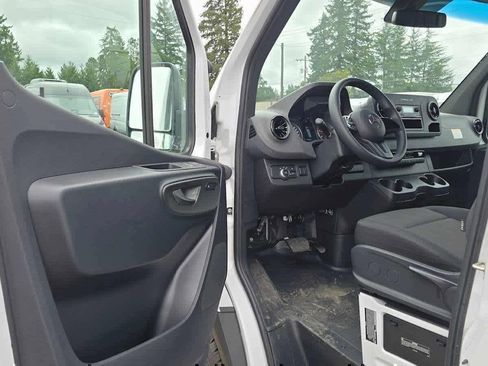 Used 2024 Mercedes-Benz Sprinter 4500 image 22