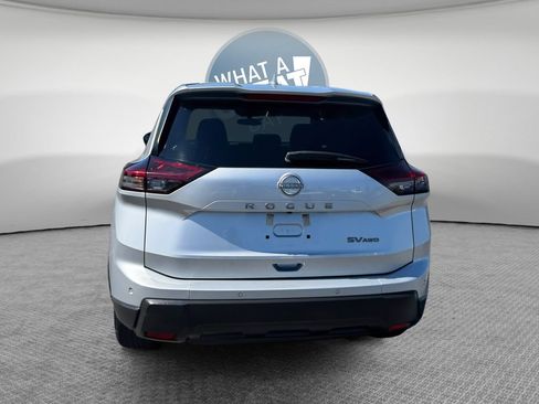 Used 2024 Nissan Rogue SV AWD/4WD image 5