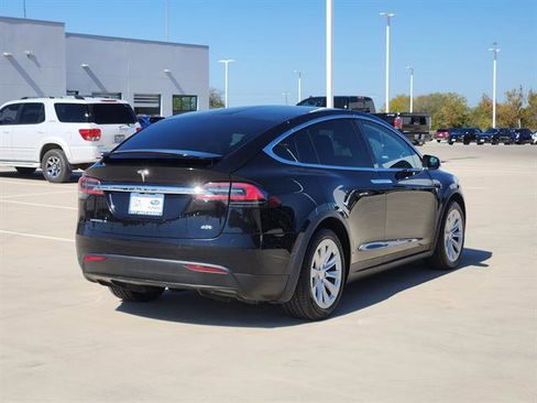 Used 2017 Tesla Model X 90D image 4
