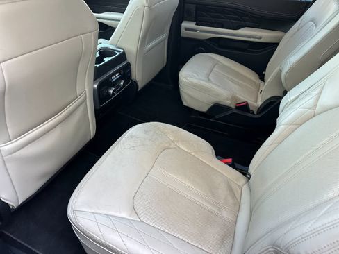 Used 2021 Ford Expedition Platinum AWD/4WD image 4