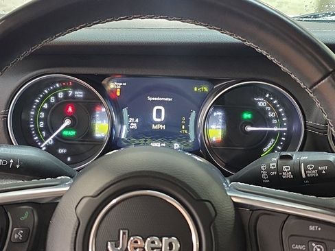 Used 2022 Jeep Wrangler Unlimited Sahara image 31