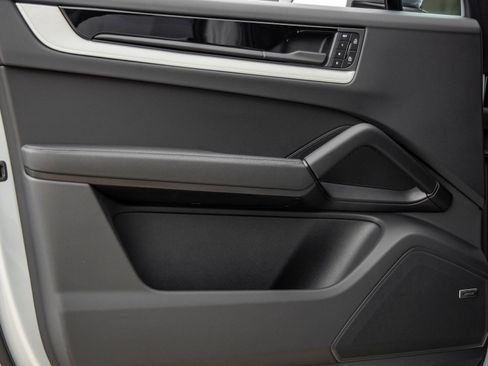 Certified 2026 Porsche Cayenne AWD/4WD image 20