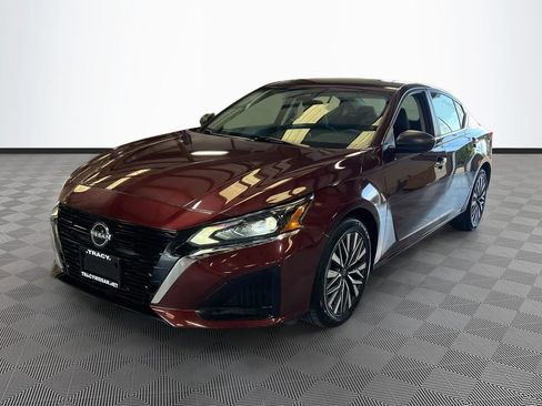 Used 2024 Nissan Altima 2.5 SV FWD image 3