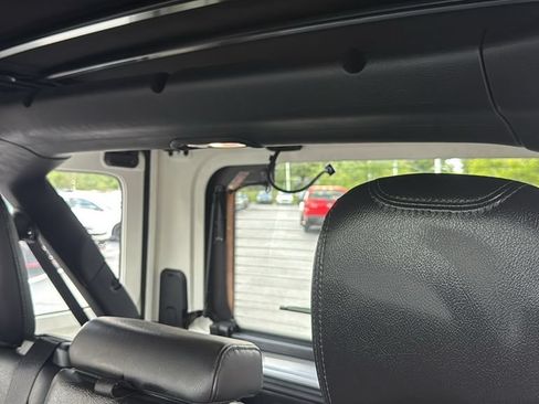 Used 2022 Jeep Wrangler Unlimited Sahara AWD/4WD image 26