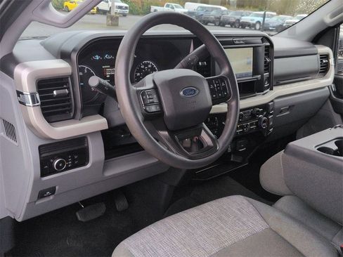 Used 2025 Ford F250 XLT w/ FX4 Off-Road Package image 12