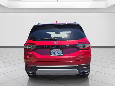 Certified 2024 Honda Pilot Touring image 6