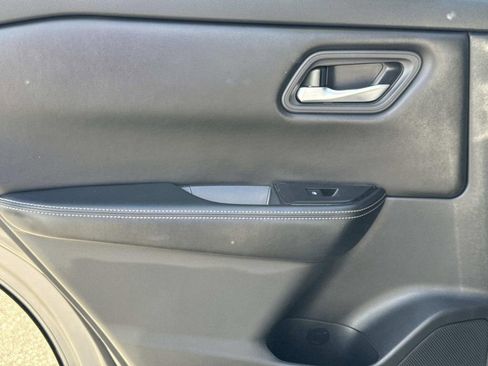 Certified 2024 Nissan Rogue SV FWD image 14