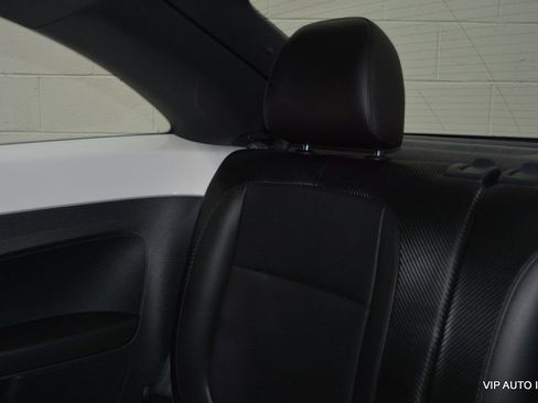 Used 2012 Volkswagen Beetle 2.5 image 18