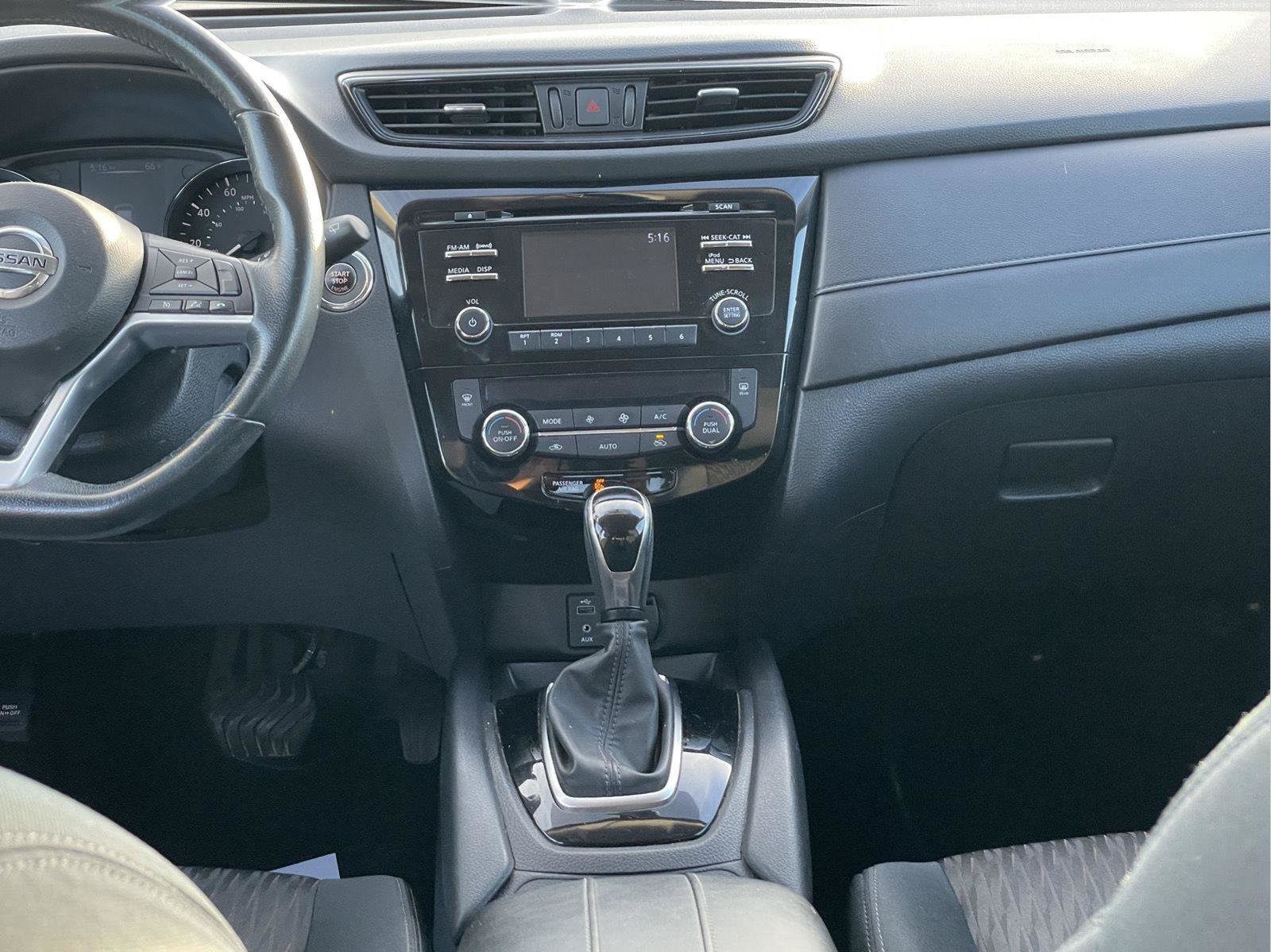 Used 2017 Nissan Rogue SV AWD/4WD image 20