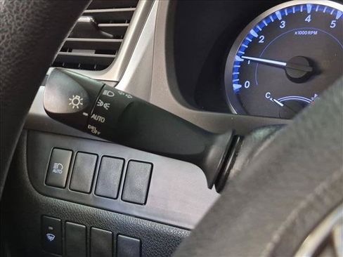 Used 2019 Toyota Highlander LE FWD image 10