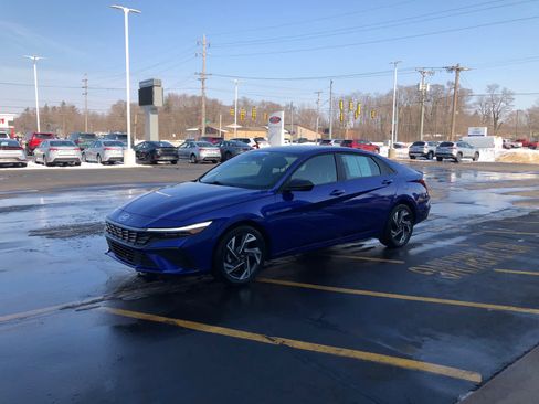 Certified 2025 Hyundai Elantra Sport image 4