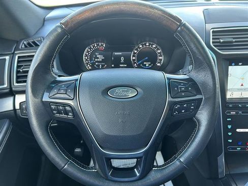 Used 2017 Ford Explorer Platinum image 16