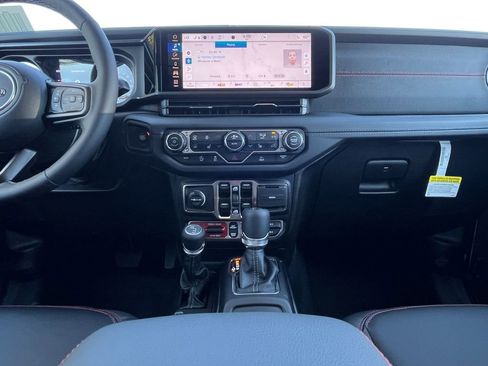 Used 2025 Jeep Wrangler Unlimited Rubicon w/ Convenience Group image 3