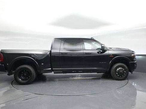 Used 2025 RAM 3500 Limited AWD/4WD image 9