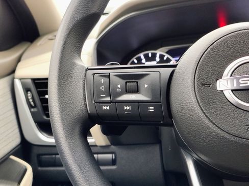 Used 2023 Nissan Rogue SV AWD/4WD image 34