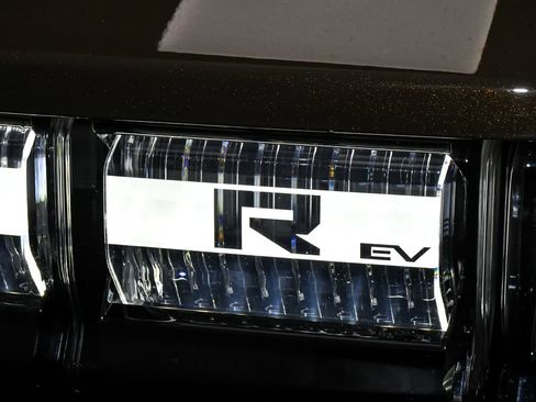 Used 2025 GMC Hummer EV 2X w/ LPO, Cargo Utility Package AWD/4WD image 89