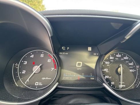 Used 2023 Alfa Romeo Giulia Estrema image 15