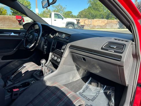 Used 2017 Volkswagen GTI S FWD image 28