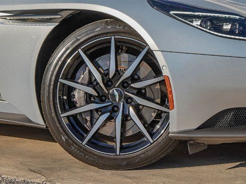 Used 2020 Aston Martin DB11 Volante image 11