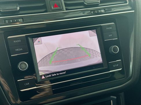 Used 2019 Volkswagen Tiguan S image 22