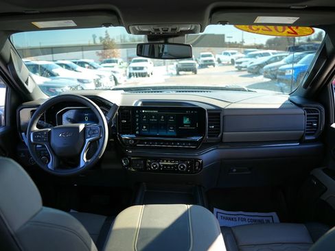 Used 2025 Chevrolet Silverado 2500 ZR2 image 11