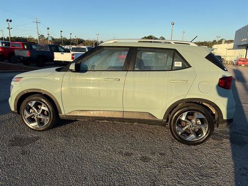 Used 2025 Hyundai Venue SEL FWD image 4