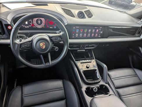 Used 2024 Porsche Cayenne image 32