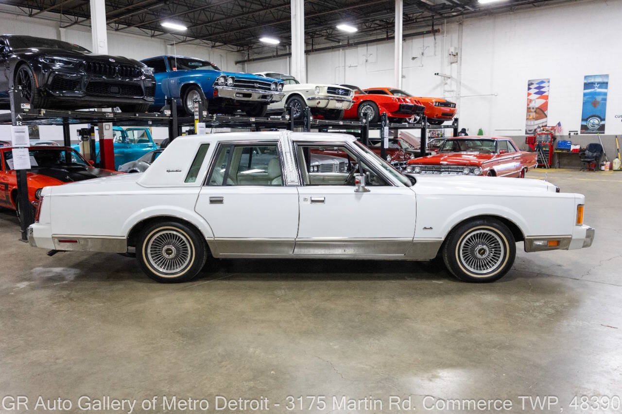 Used 1989 Lincoln Town Car Signature RWD image 8