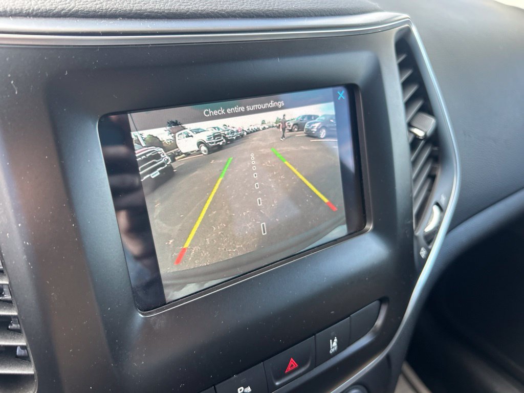Certified 2021 Jeep Cherokee Latitude Plus AWD/4WD image 15