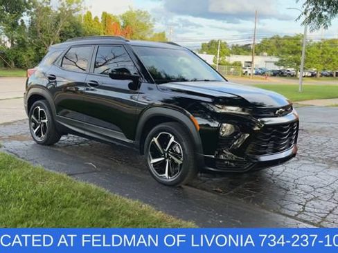 Used 2022 Chevrolet TrailBlazer RS w/ Sun and Liftgate Package FWD image 2