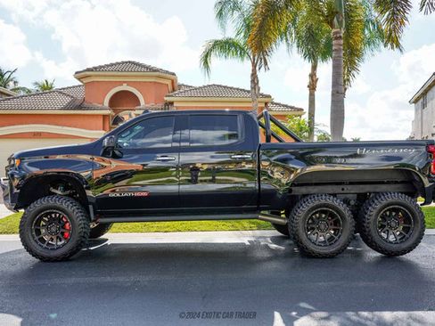 Used 2019 Chevrolet Silverado 1500 High Country w/ Technology Package AWD/4WD image 3