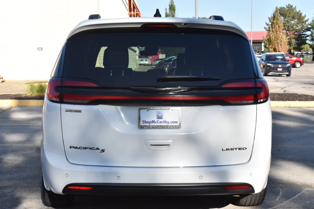 Used 2025 Chrysler Pacifica Limited FWD image 8