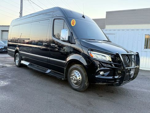 Used 2021 Mercedes-Benz Sprinter 3500 w/ Comfort Plus Package image 18