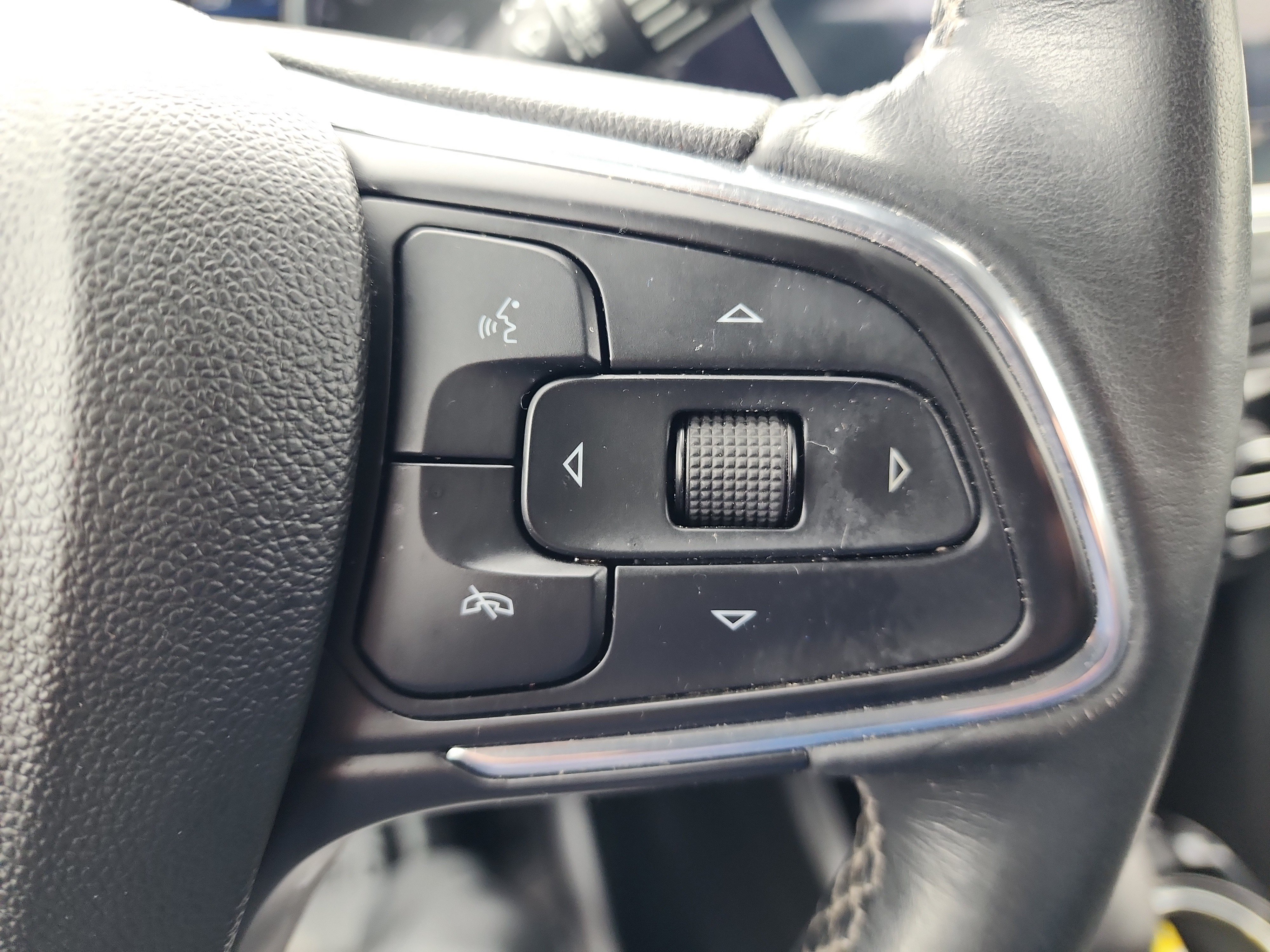 Certified 2021 Buick Encore GX Select AWD/4WD image 18