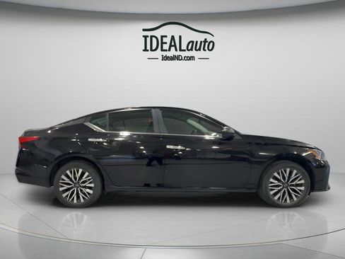 Used 2024 Nissan Altima 2.5 SV image 6