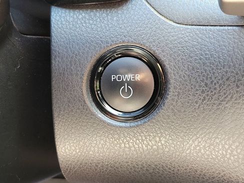 Used 2025 Toyota Camry SE FWD image 31