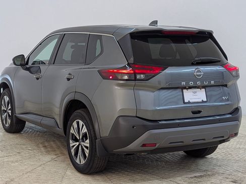 Used 2022 Nissan Rogue SV image 3