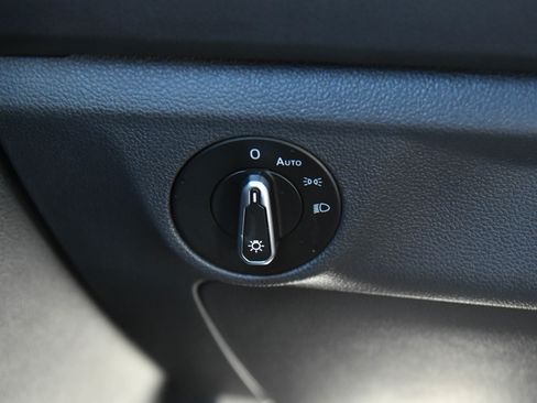 Used 2024 Volkswagen Jetta SE image 29