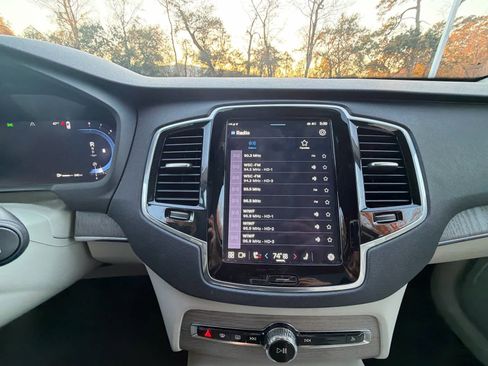 Certified 2023 Volvo XC90 B6 Plus image 68