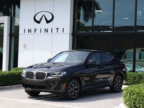 Used 2025 BMW X4 xDrive30i AWD/4WD image 1