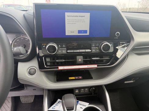 New 2026 Toyota Highlander XLE image 18